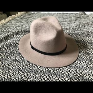 BRAND NEW FELT FEDORA STYLE HAT FOREVER 21 S/M